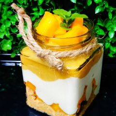A picture of Mango sand pudding.