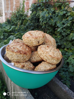 Una foto de Galletitas de avena, banana y coco rallado