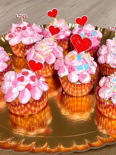 Una foto de CUPCAKES CON CREMA 🧁