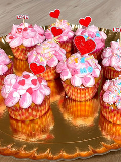 Una foto de CUPCAKES CON CREMA 🧁