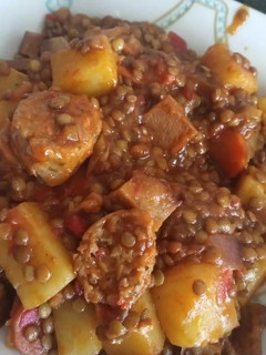 Una foto de Guiso de lentejas vegano (🌱)