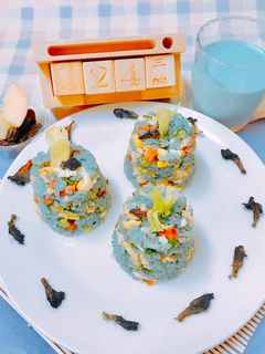 夢幻藍蝶豆花盆栽飯糰(炒飯版) 的食譜成品照片