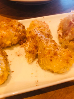 A picture of Deep Fried Banana Wrapped with Rice Paper.