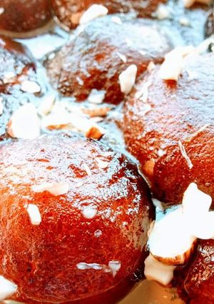 A picture of Gulab Jamun.