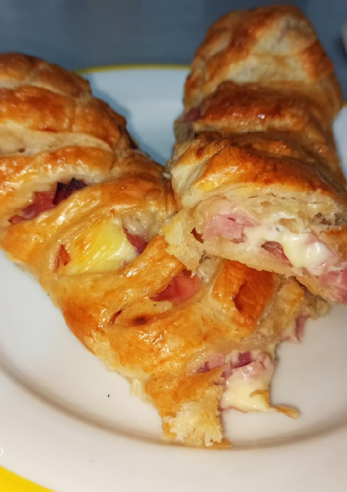 Una foto de Trenza de jamón y queso