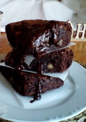 Una foto de Brownie de chocolate y nueces