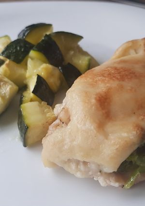 Zöldséges csirkemell tejmentes besamel mártással, cukkinivel recept fotója