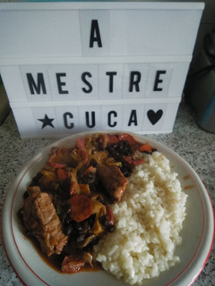 Foto de Feijoada de entrecosto com feijão preto