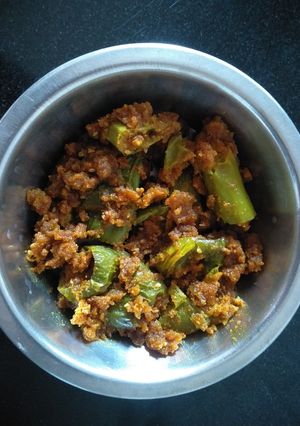ભરેલા મરચાં નુ શાક (Bharela Marcha Shak Recipe In Gujarati) રેસીપી મુખ્ય ફોટો