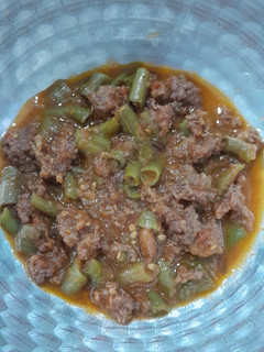 عکسی از دستور خوراک گوشت چرخ کرده و لوبیا سبز