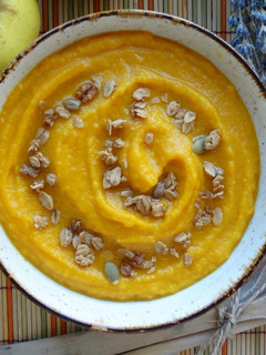 Una foto de Puré de calabaza y manzana