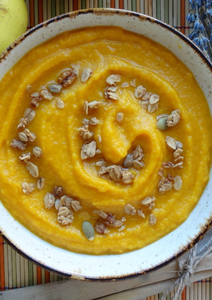 Una foto de Puré de calabaza y manzana