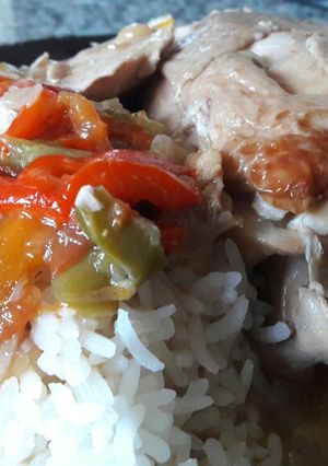 Una foto de Arroz con pollo a la campesina