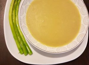 Une photo de Soupe d'épluchures d'asperges