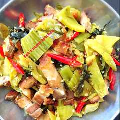 A picture of Sayur asin masak babi panggang.