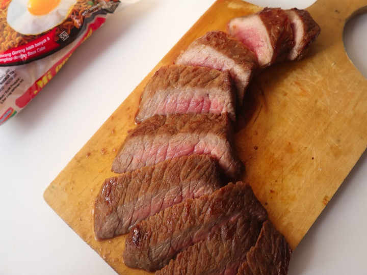 Anti Ribet, Memasak Steak Bumbu Indomie Enak Dan Mudah