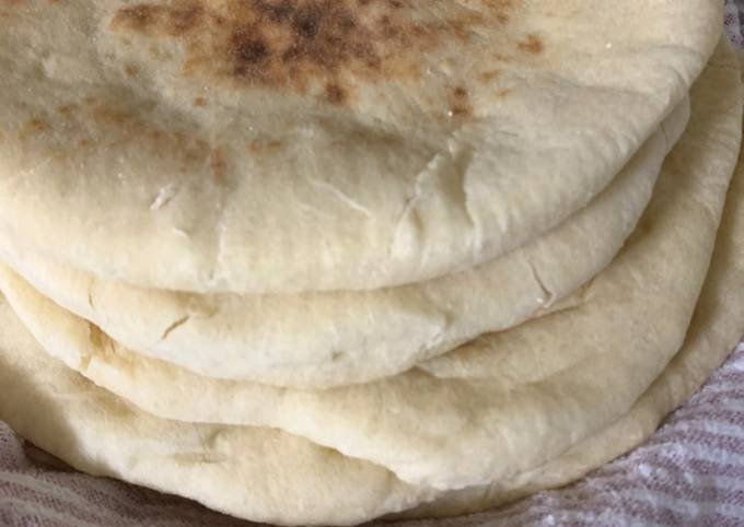 الصورة الرئيسية لوصفة الخبز العربي بالبيت