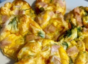 Foto principal de Muffins de huevo 🥚 con espinacas 🥬 pavo 🦃 y queso mozzarella 🧀