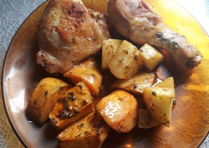 Pollo al horno con papas y boniato Receta de Juan Alberto Harguindeguy  /@harguindeguyjuan- Cookpad