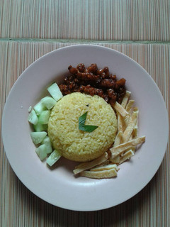 Foto resep Nasi Kuning Rice Cooker (praktis untuk sarapan)