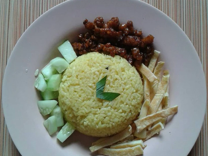 Cara Sederhana Membuat Resep  Nasi Kuning Rice Cooker (praktis untuk sarapan) yang Bisa Manjain Lidah, Lezat Sekali