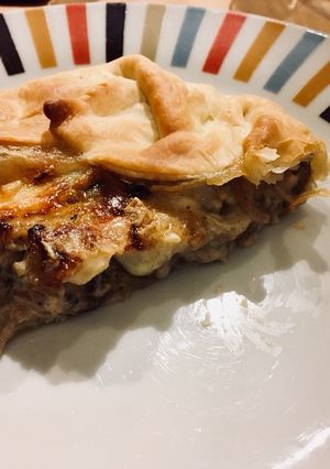 Foto di Torta salata con funghi, cipolle e brie