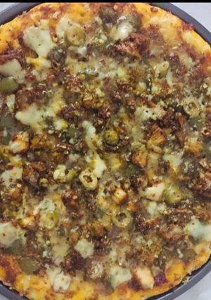 A picture of 🍕 CHICKEN Pizza /چکن پیزا.