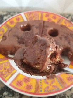 Una foto de Torta individual con chocolate en micro🖒😉