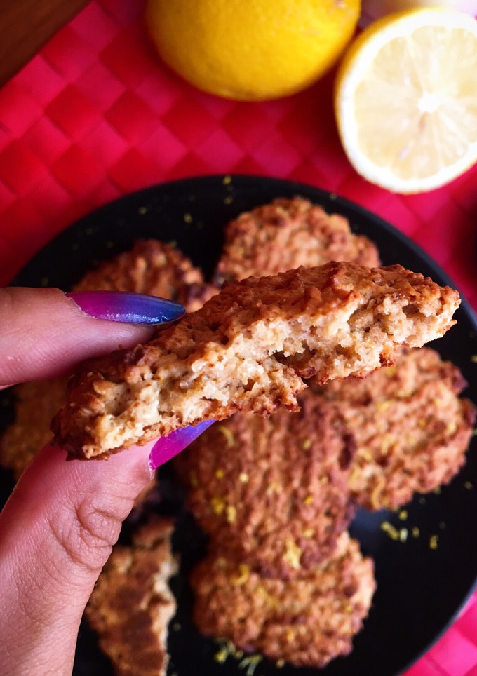 Una foto de Galletas de avena, limón y miel