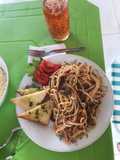 Espaguetis vegetarianos con berenjenas