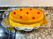 Una foto de flan crema caramelo