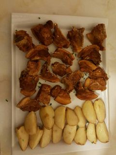 Una foto de Cochifrito Con Patata Asada