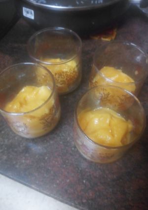 Una foto de Sorbete de batido de papaya, nectarina y zumo de naranja