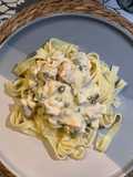 Fettuccine con Salmón y Salsa de Mostaza con Alcaparras