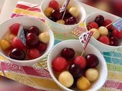Una foto de cerezas almíbar