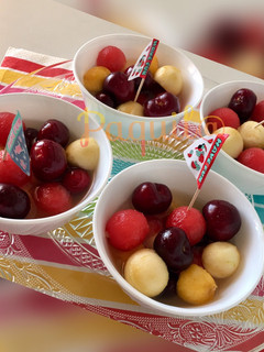 Una foto de Macedonia 🍒🍉🍎🍑con almíbar de manzana 🍏casero