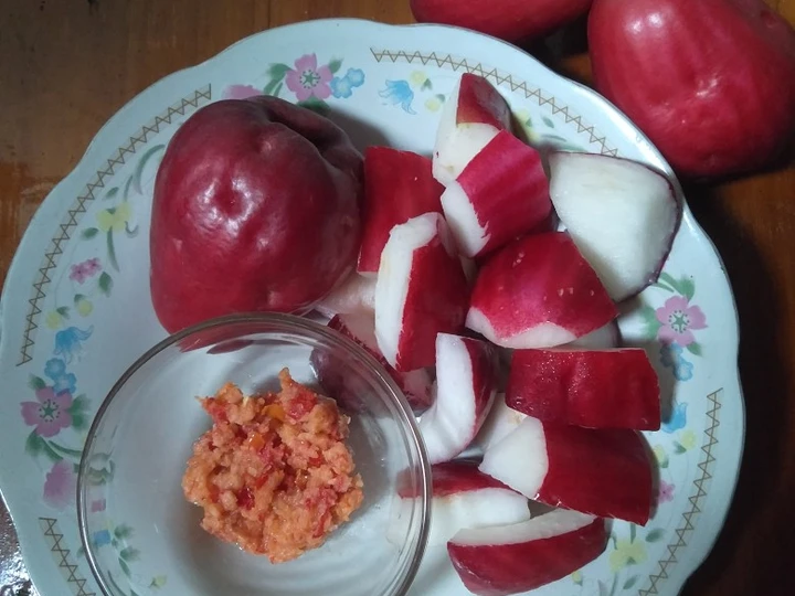 Cara Gampang Menyiapkan Resep Rujak petis jambu kapas yang Lezat Sekali Anti Ribet, Lezat