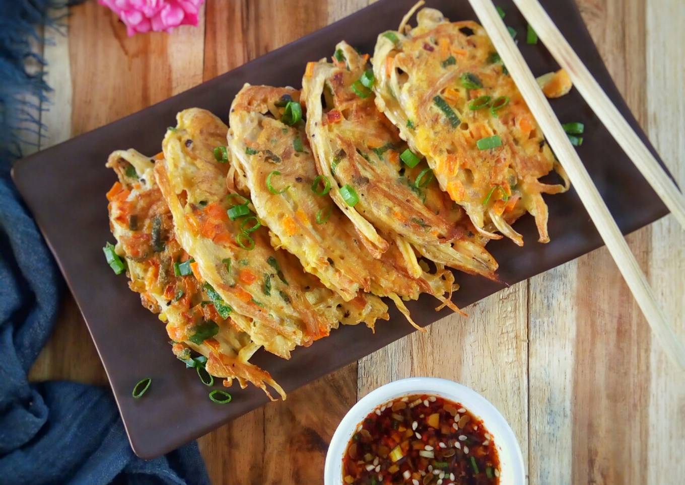 Paeng-ee Beoseot Jeon (Korean Enoki Mushroom Pancake)