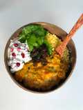 Curry de patate douce aux lentilles corail, yaourt à la grenade et chutney menthe-coriandre 🍠🥣🌱
