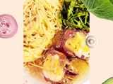 Schweinsmedaillon mit Rohschinken an Granatapfelbalsamico-Senf