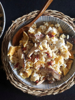 Una foto de Trigo tierno con setas shiitake y tomate seco