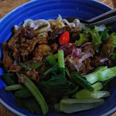 A picture of Mie ayam home made no timbangan no telur no margarin.