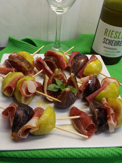 Una foto de Aperitivo de higos y brevas con jamón