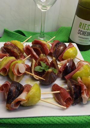 Una foto de Aperitivo de higos y brevas con jamón