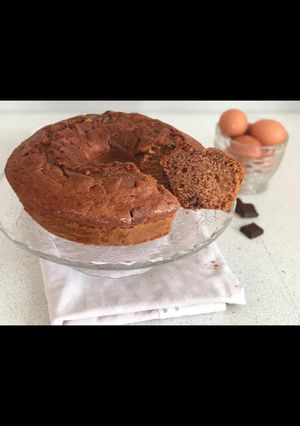 Foto di Ciambella con cioccolato delle uova di pasqua