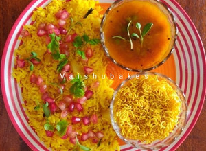 A picture of Nagpuri Poha with Tari.