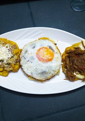 Una foto de Patacones rellenos (Plátano Verde)