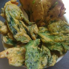 A picture of Crispy spinach fritters.