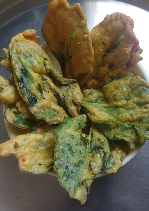 A picture of Crispy spinach fritters.