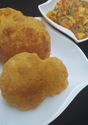 Aloo puri da miyar yelo kori ainihin hoton girkin
